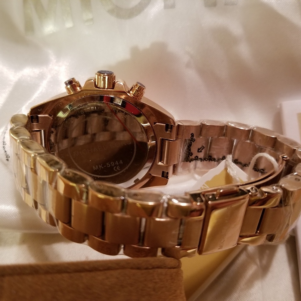 Michael Kors - Picture 2 of 7